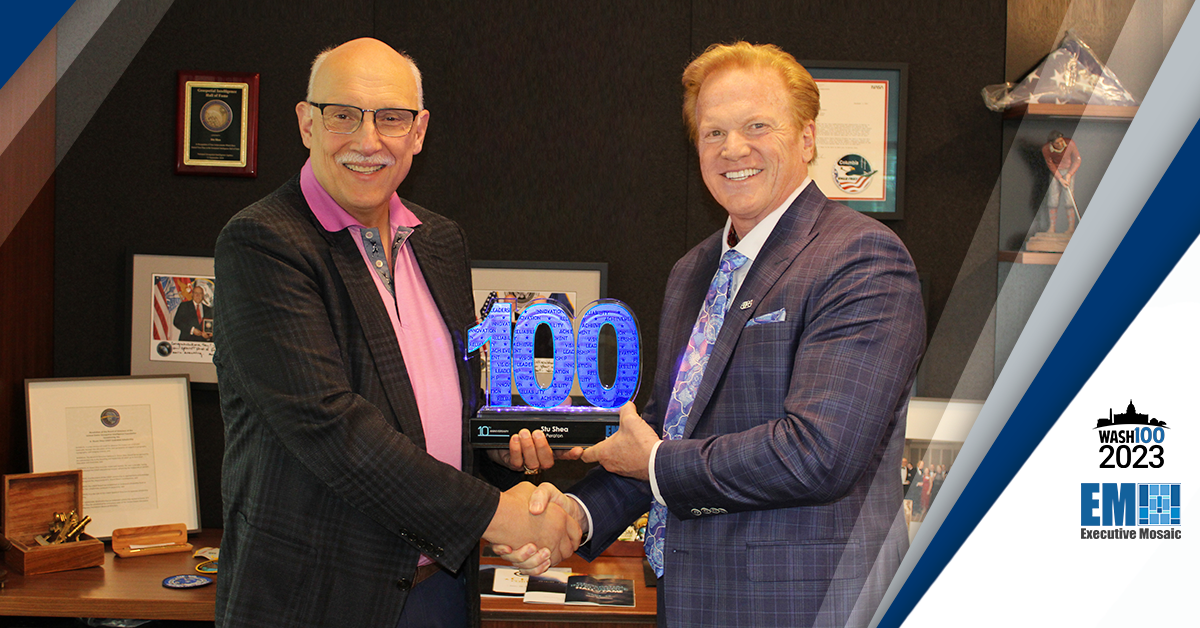Peraton CEO Stu Shea & Executive Mosaic’s Jim Garrettson Meet for 2023 Wash100 Award Handover