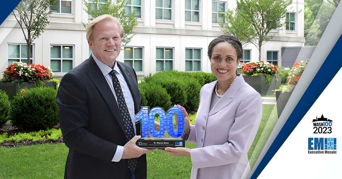 Dr. Stacey Dixon of ODNI Accepts Wash100 Award From Executive Mosaic CEO Jim Garrettson