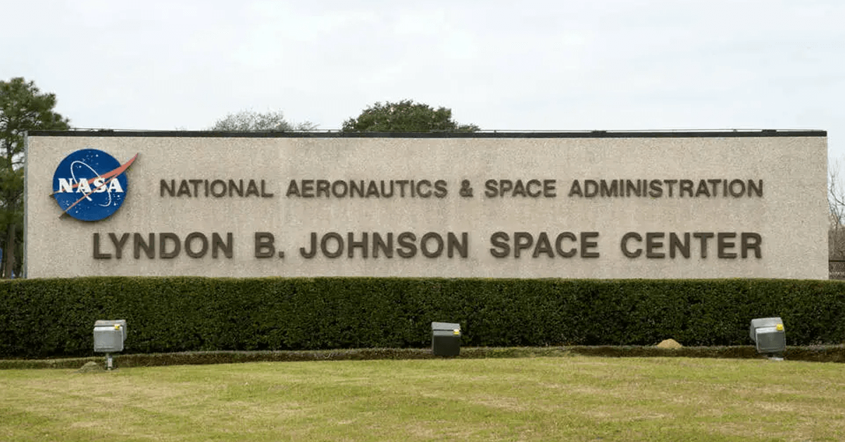 NASA Assigns Mary Beth Schwartz, David Korth to Johnson Center Posts